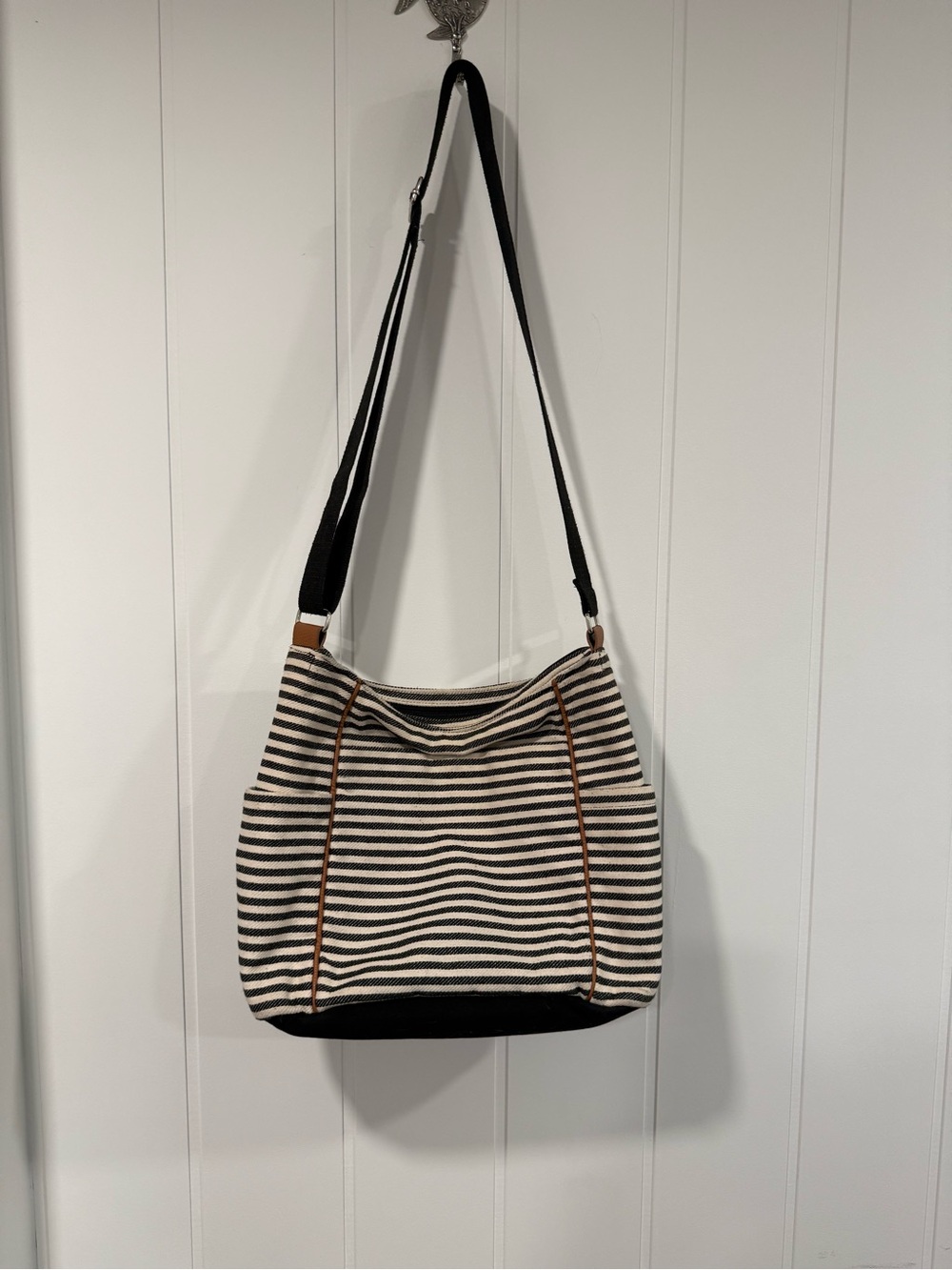 Thirty One Casual Carry All Crossbody - Picture 2 of 5